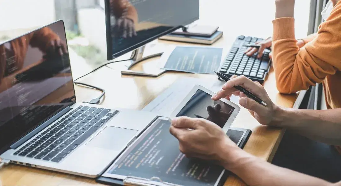 Ποιοι Είμαστε